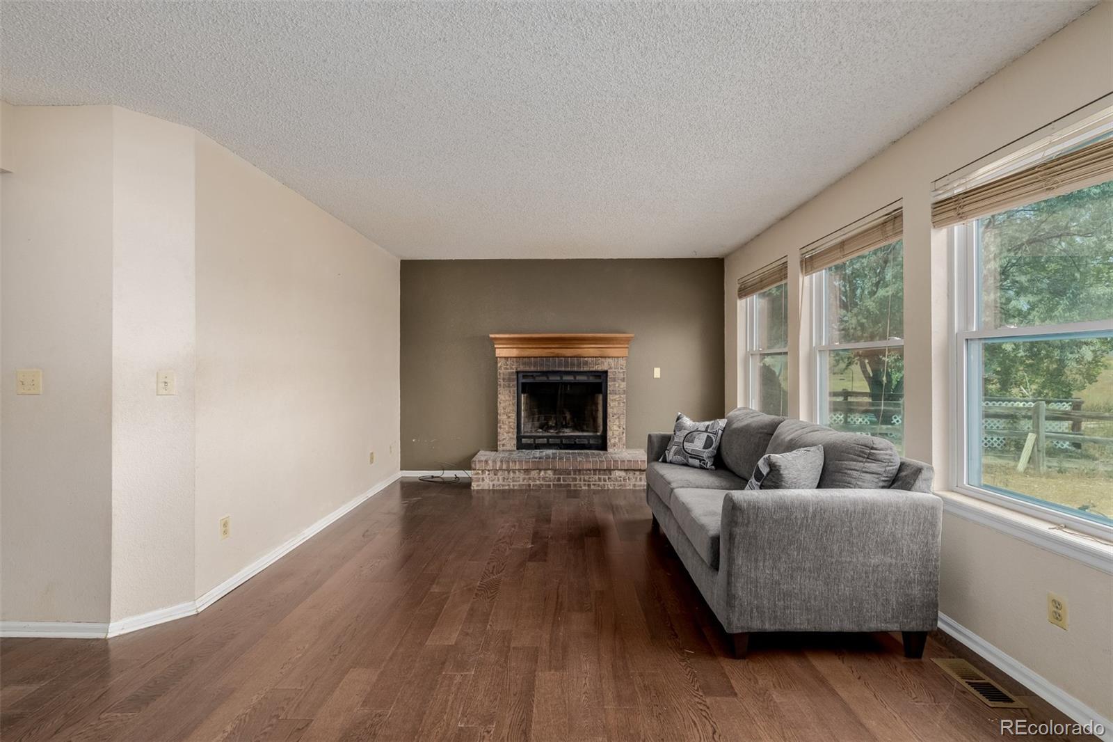 10059 Silvercliff Lane