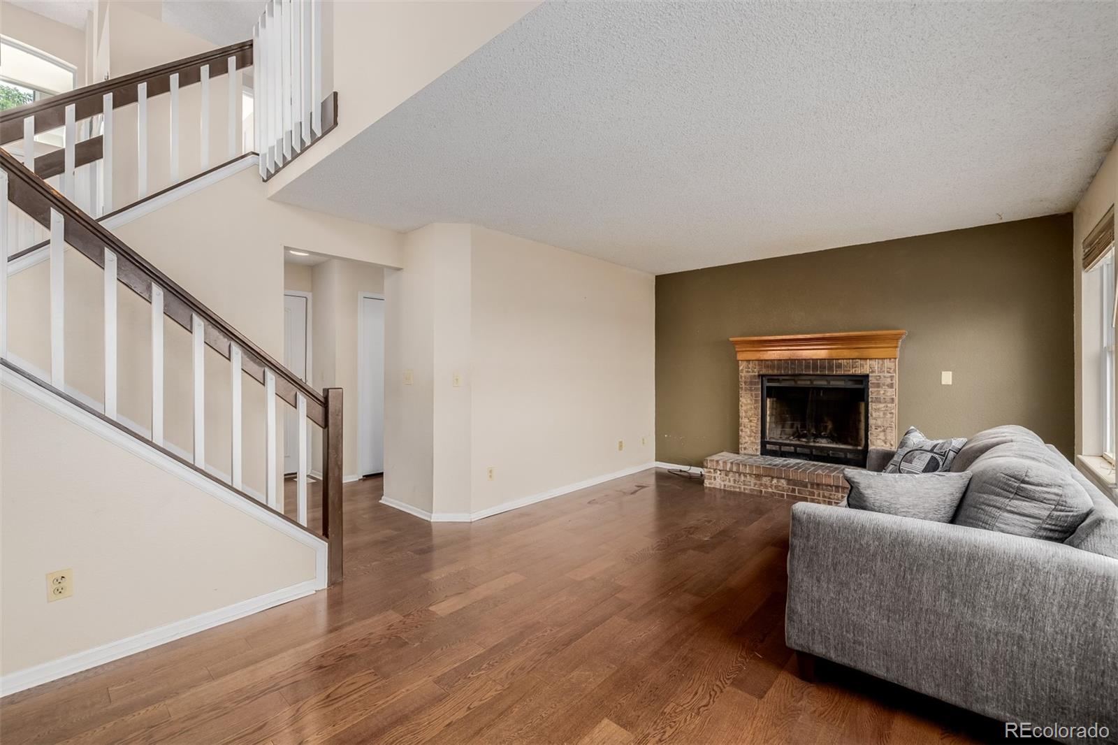 10059 Silvercliff Lane
