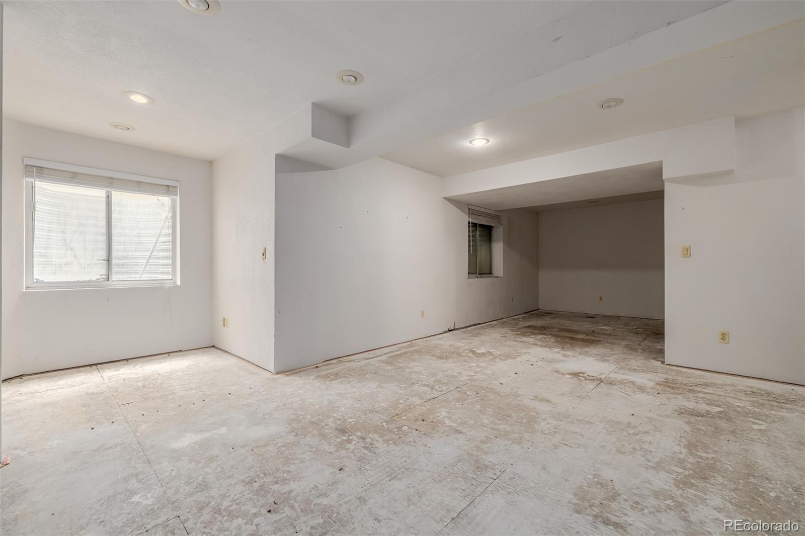 10059 Silvercliff Lane