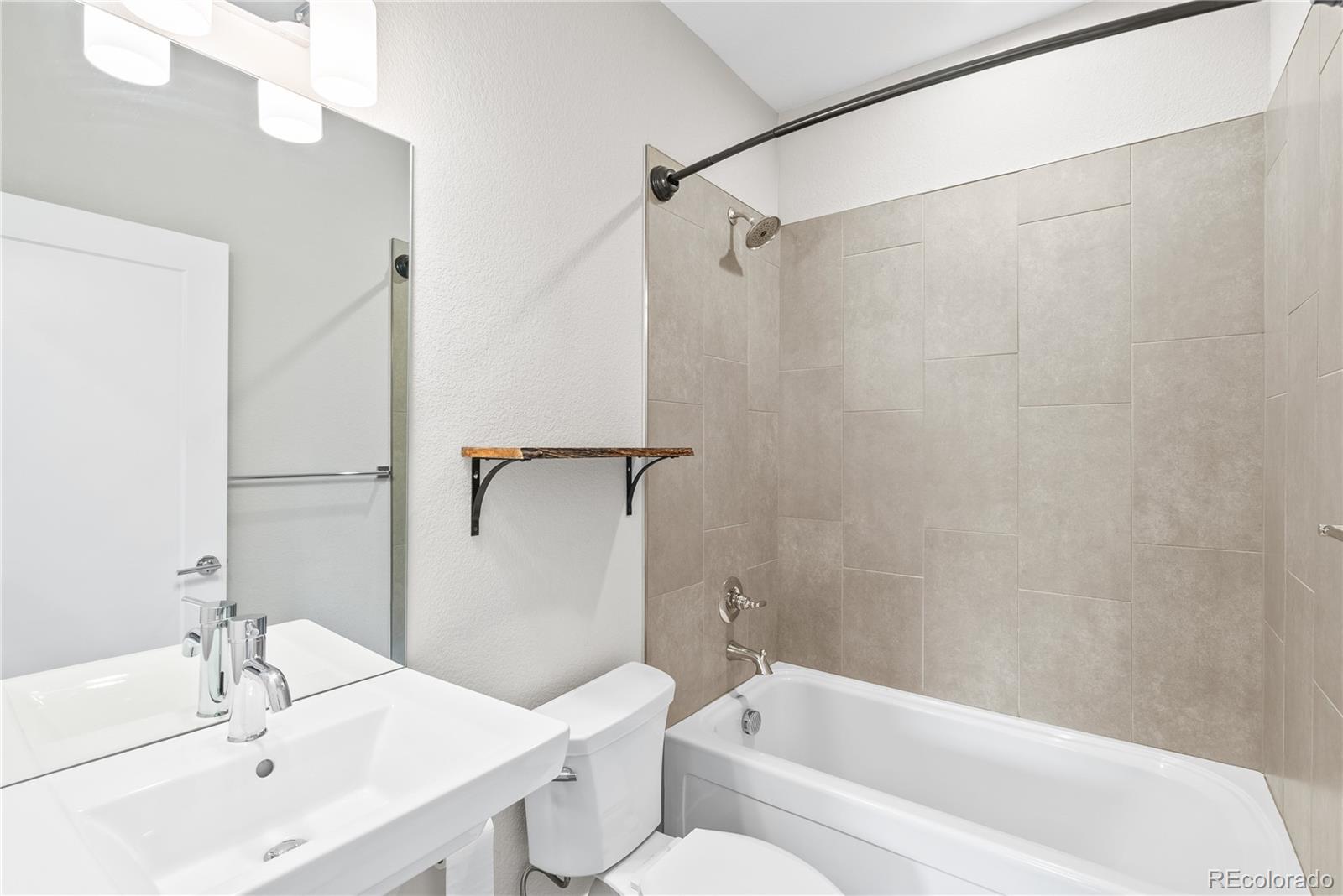 1733 Irving Street Unit: 101