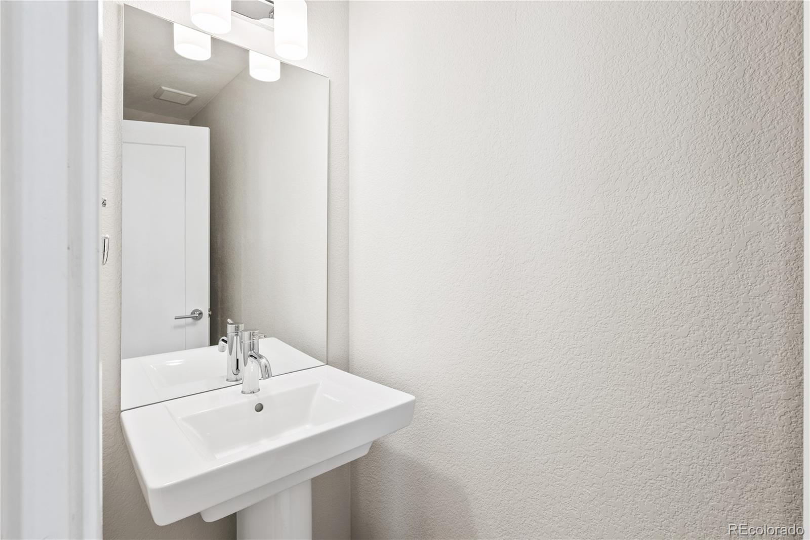 1733 Irving Street Unit: 101