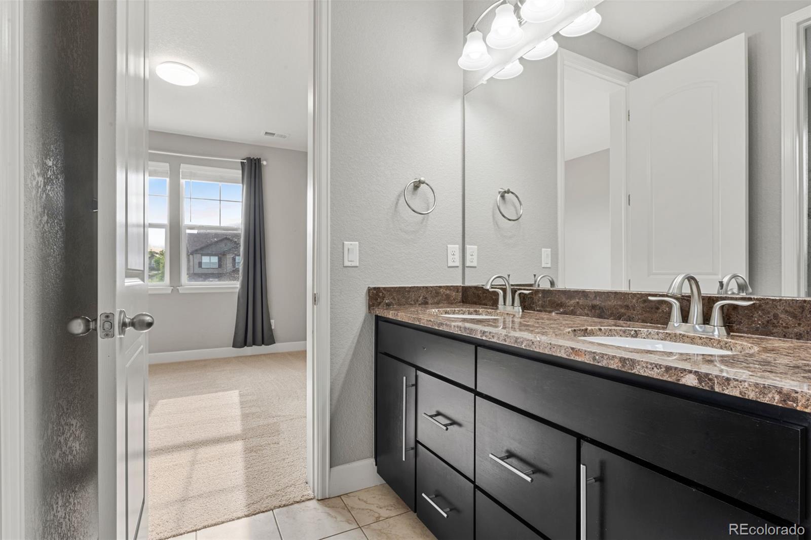 7606 S Valleyhead Court