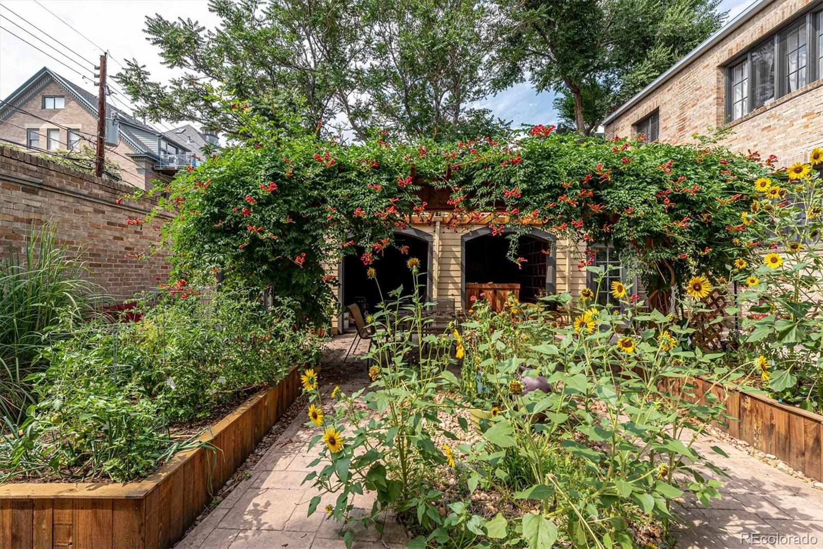 2533 E 11th Avenue Unit: 104