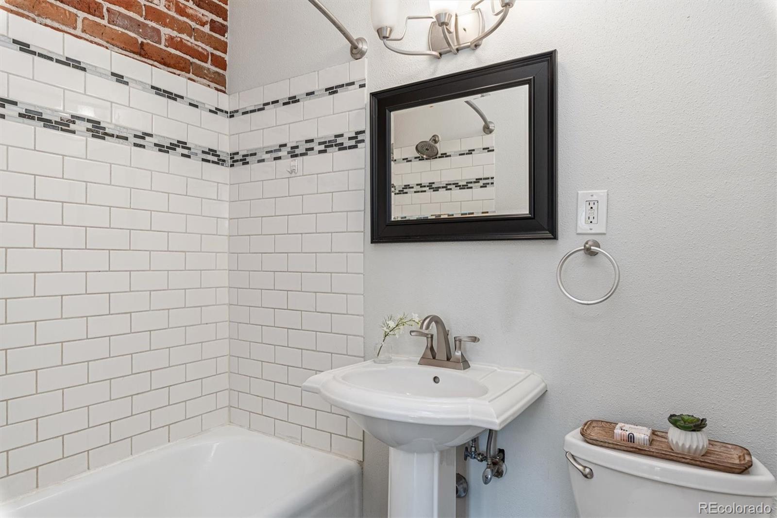 2533 E 11th Avenue Unit: 104