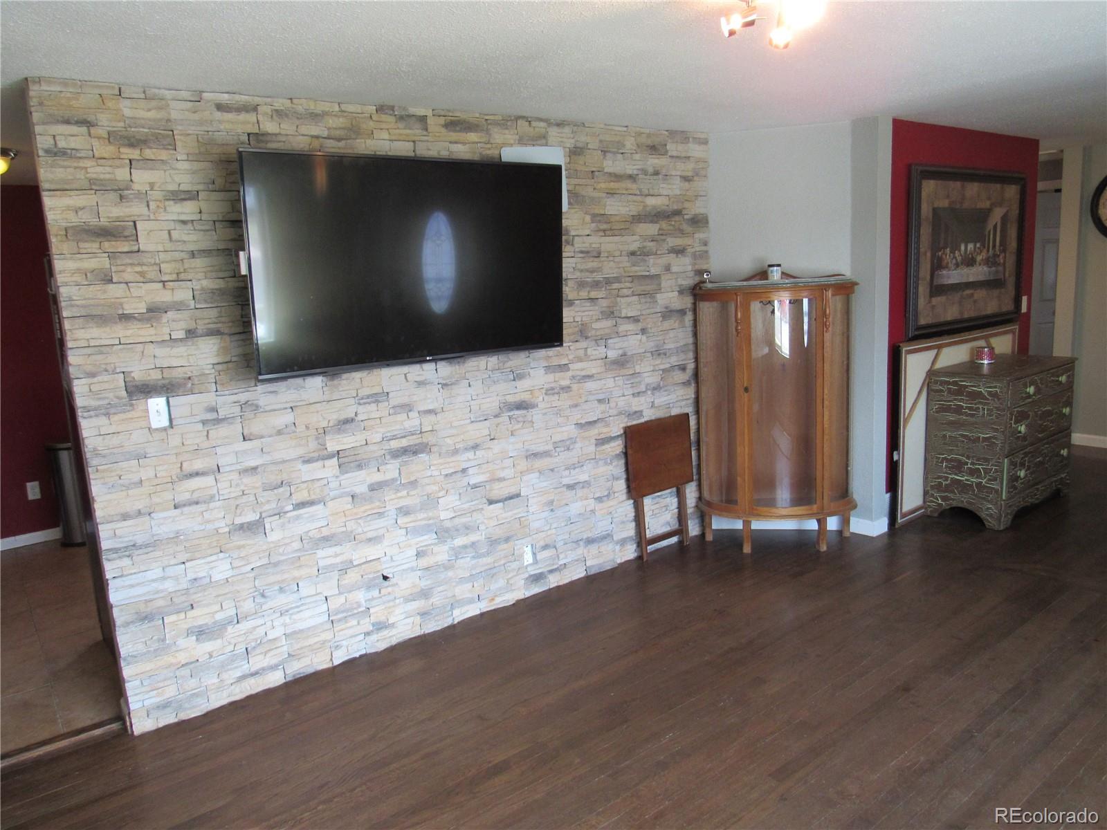 8821 Hooker Way