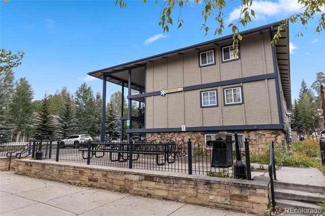 214 N Main Street Unit: 6