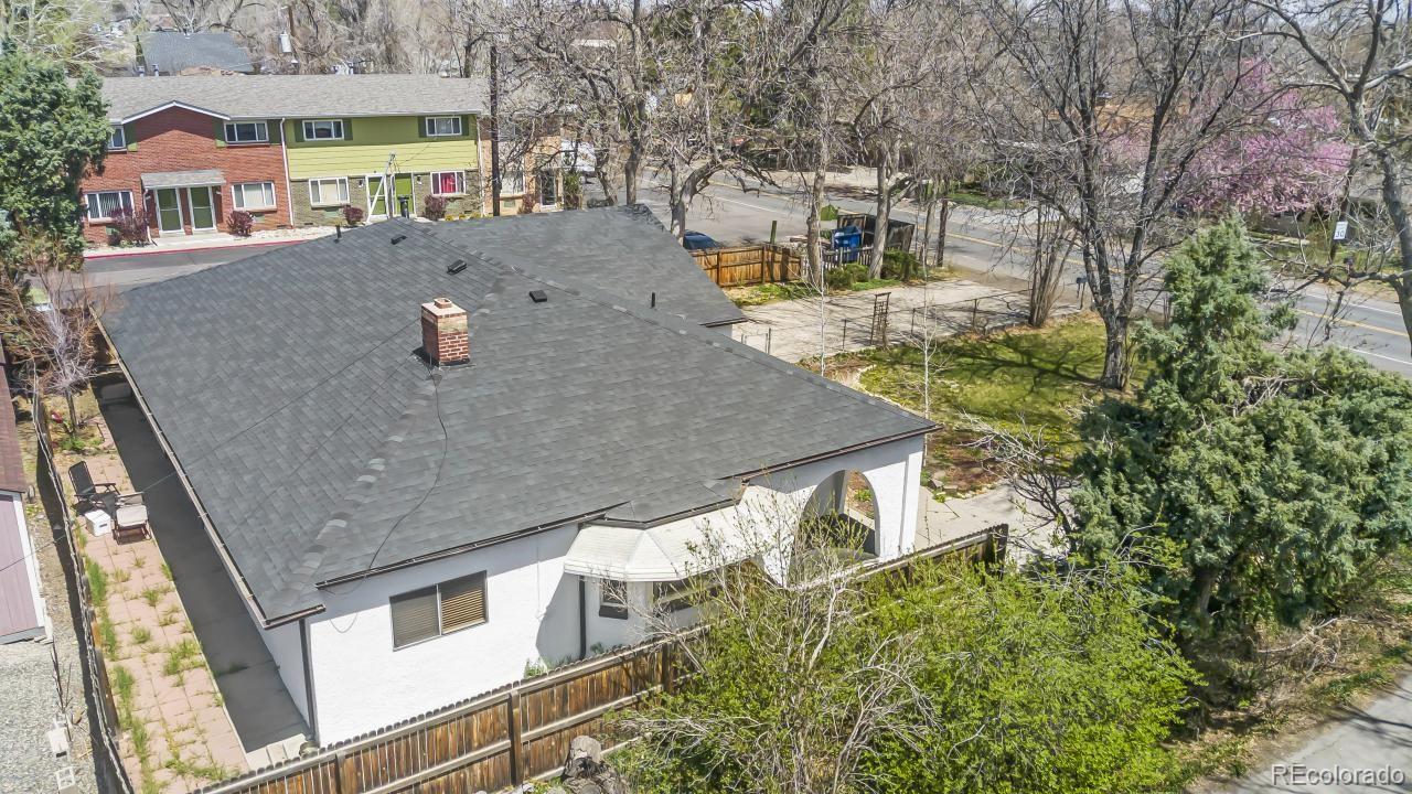 1121 Carr Street