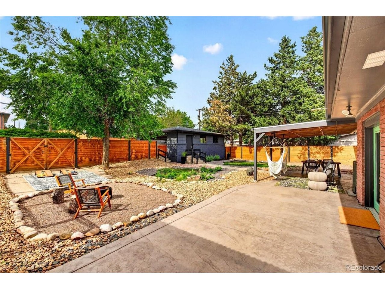 325 W Midway Blvd