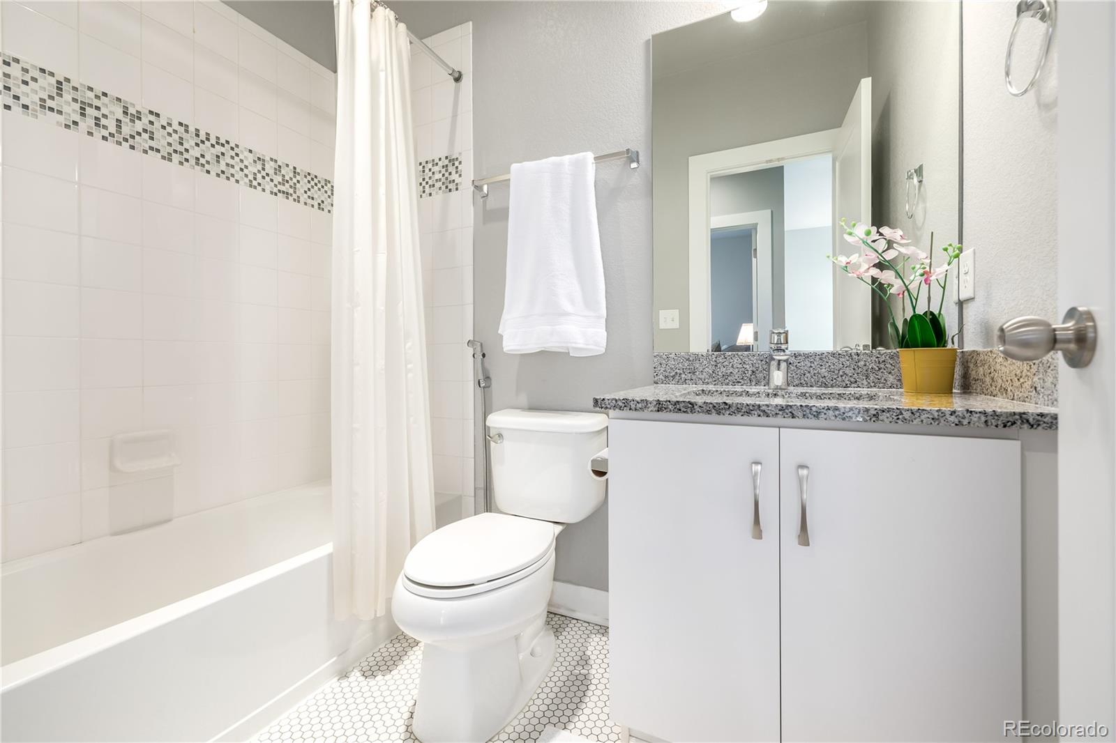 1764 W 67th Place