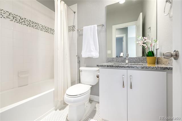 1764 W 67th Place