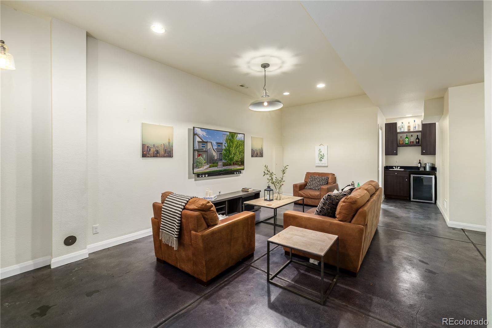 1764 W 67th Place