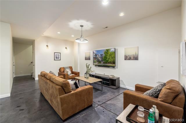 1764 W 67th Place