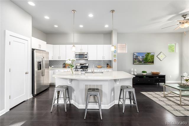1764 W 67th Place