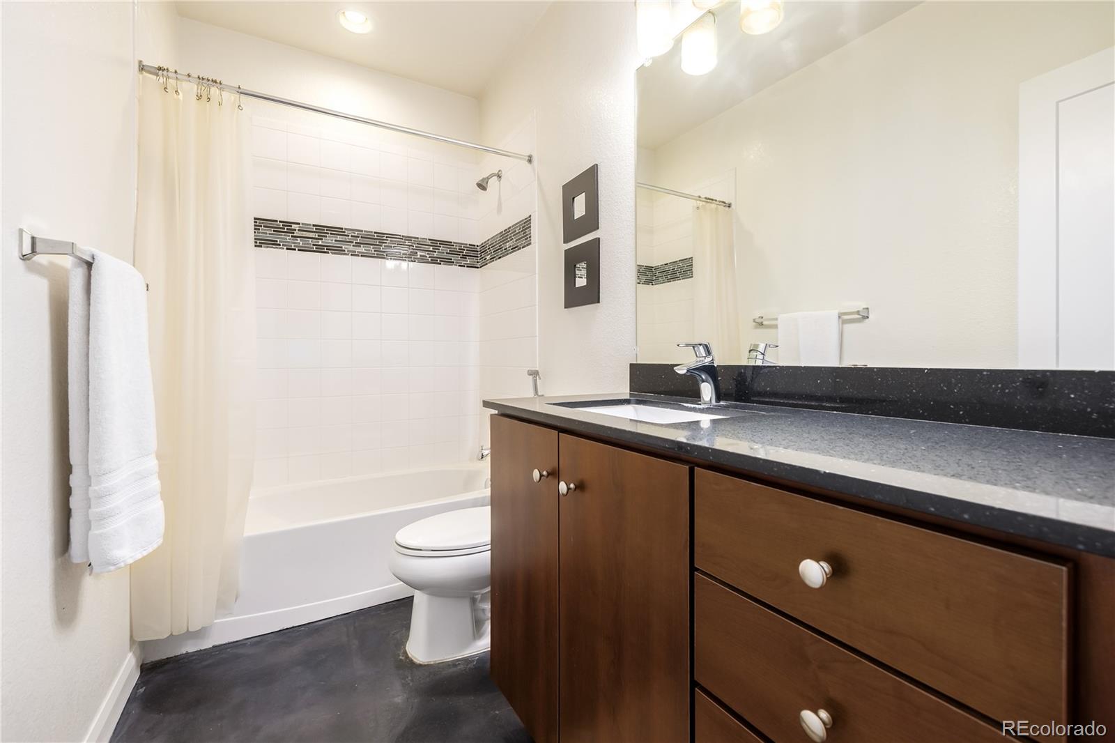 1764 W 67th Place