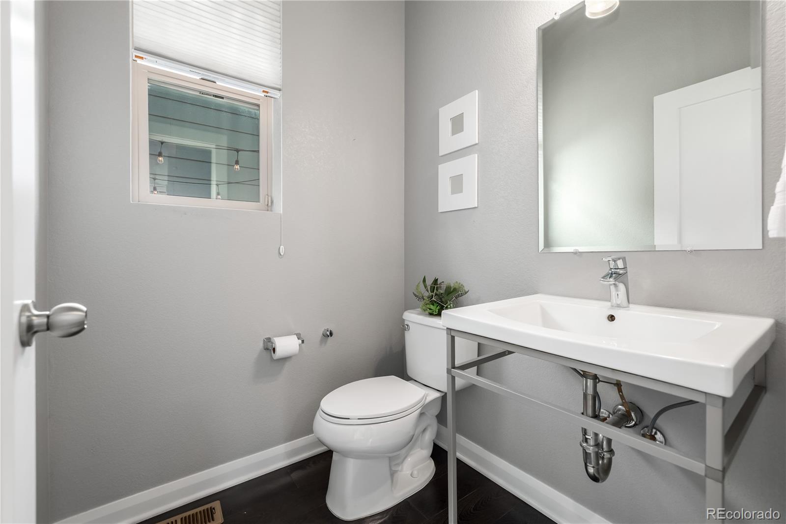 1764 W 67th Place