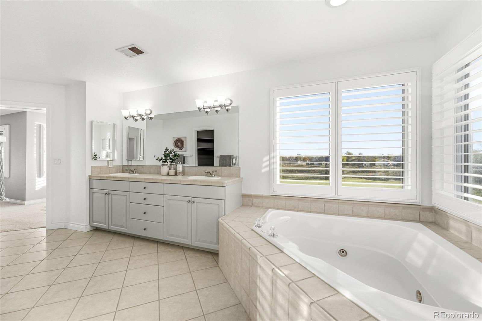 3860 Broadlands Lane