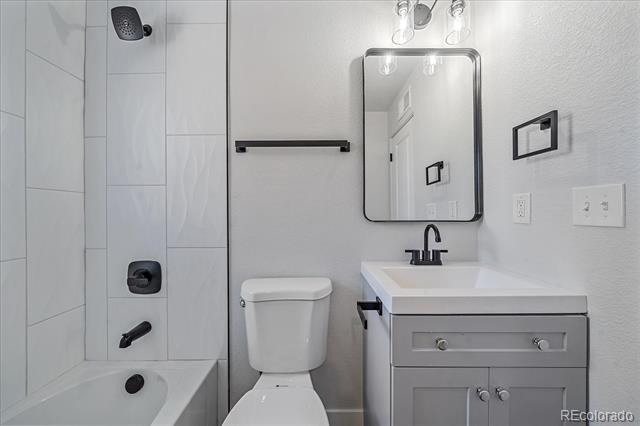 3738 N Eliot Street Unit: 10