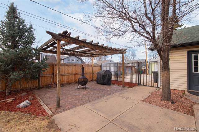 3233 W Scott Place