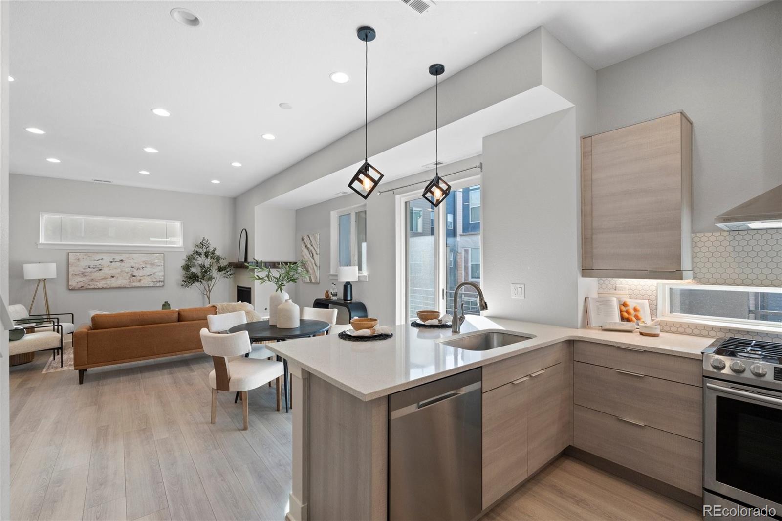 1625 King Street Unit: 4