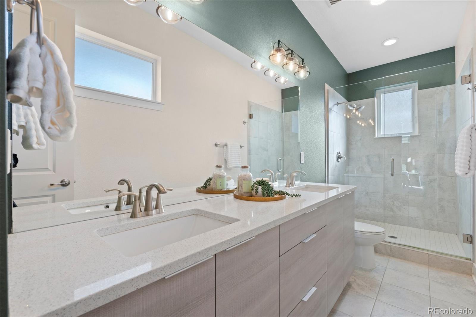 1625 King Street Unit: 4