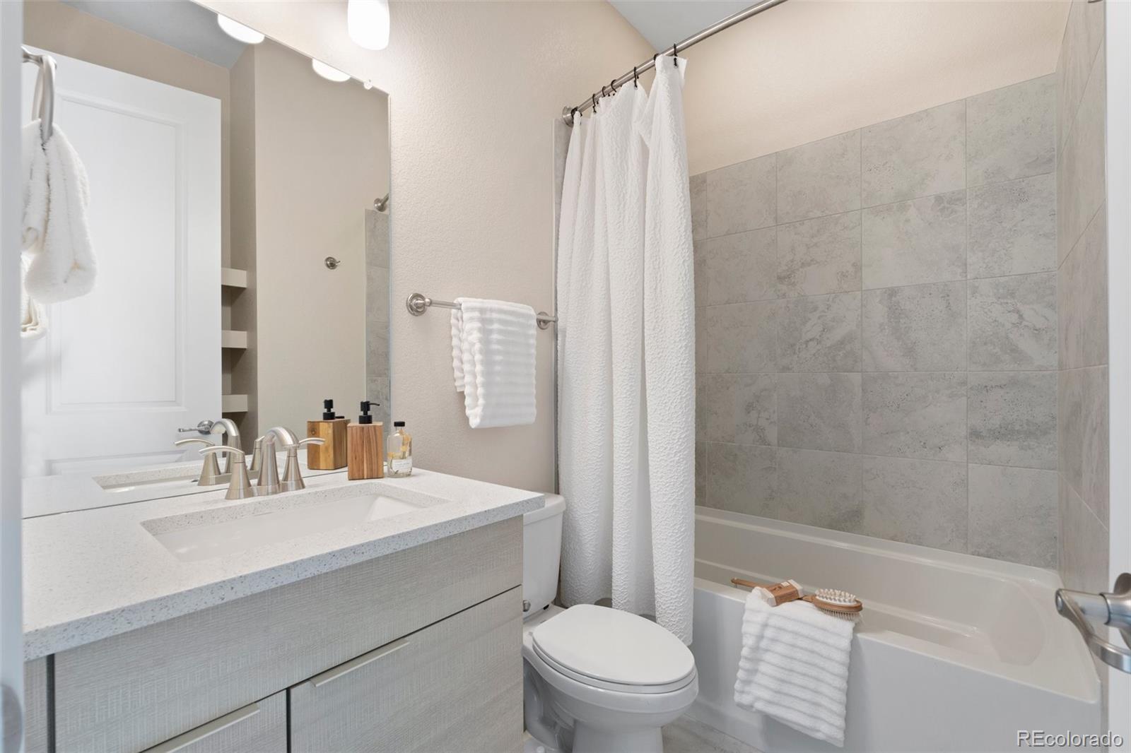 1625 King Street Unit: 4