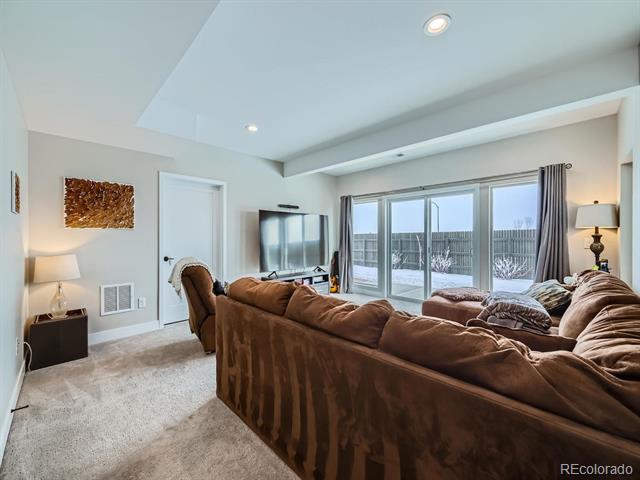 938 Larkspur Lane