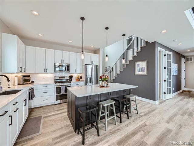 938 Larkspur Lane