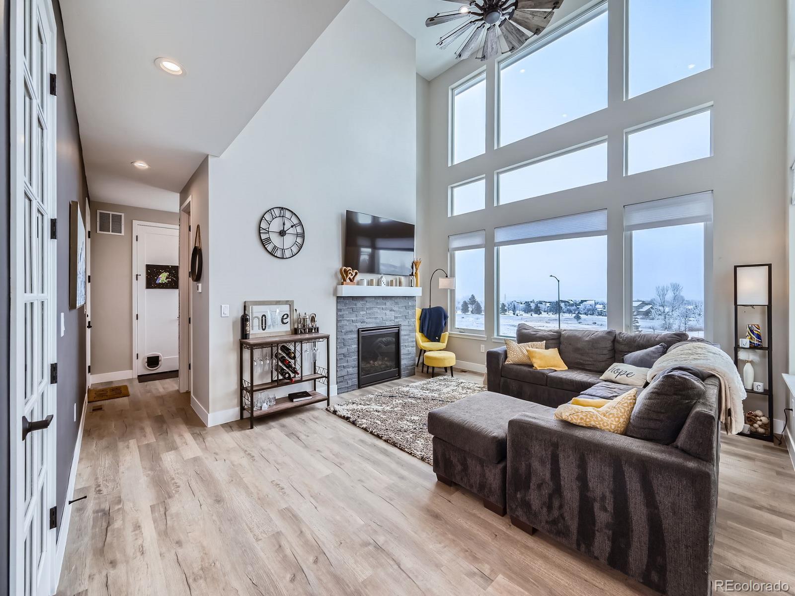 938 Larkspur Lane