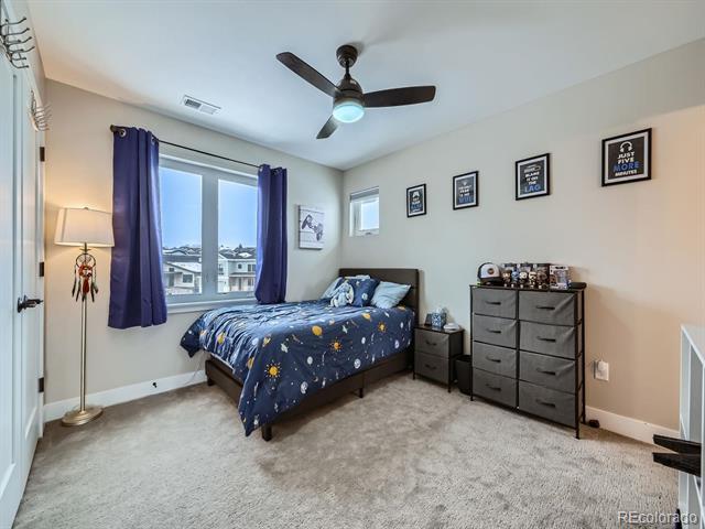 938 Larkspur Lane