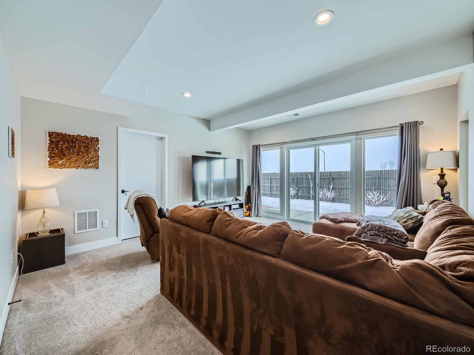 938 Larkspur Lane