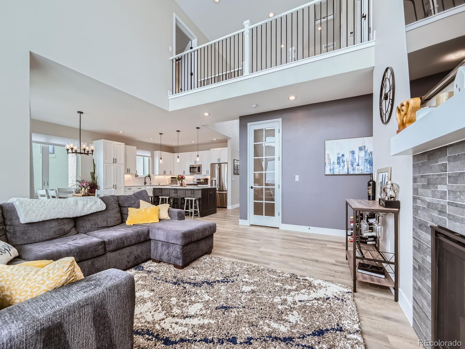 938 Larkspur Lane