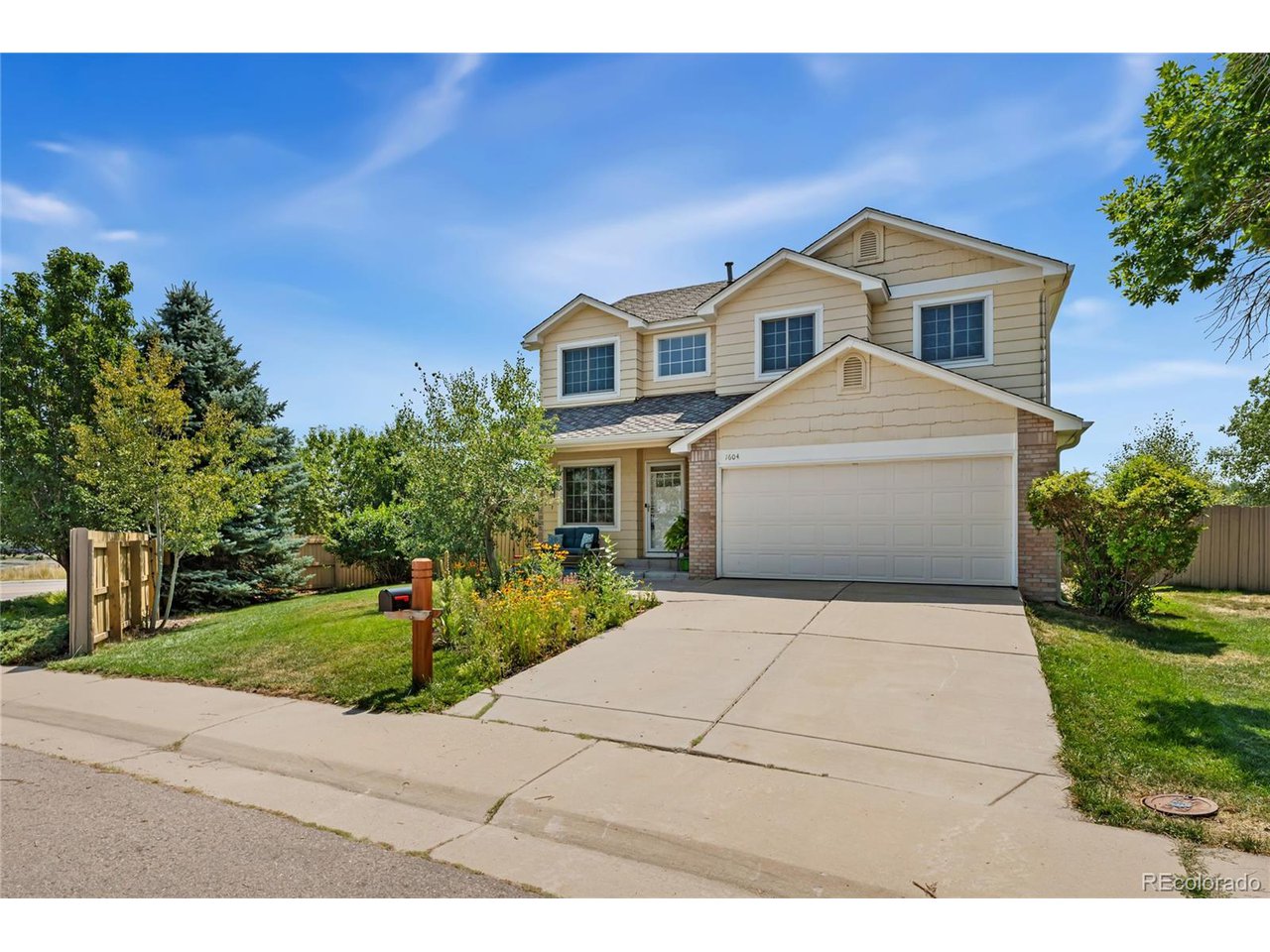 1604 E Weldona Way