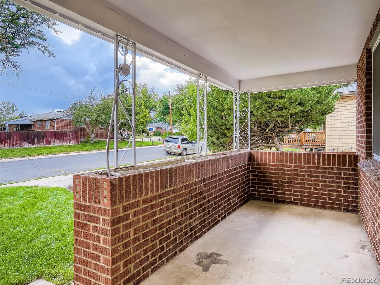 3064 S Zurich Court