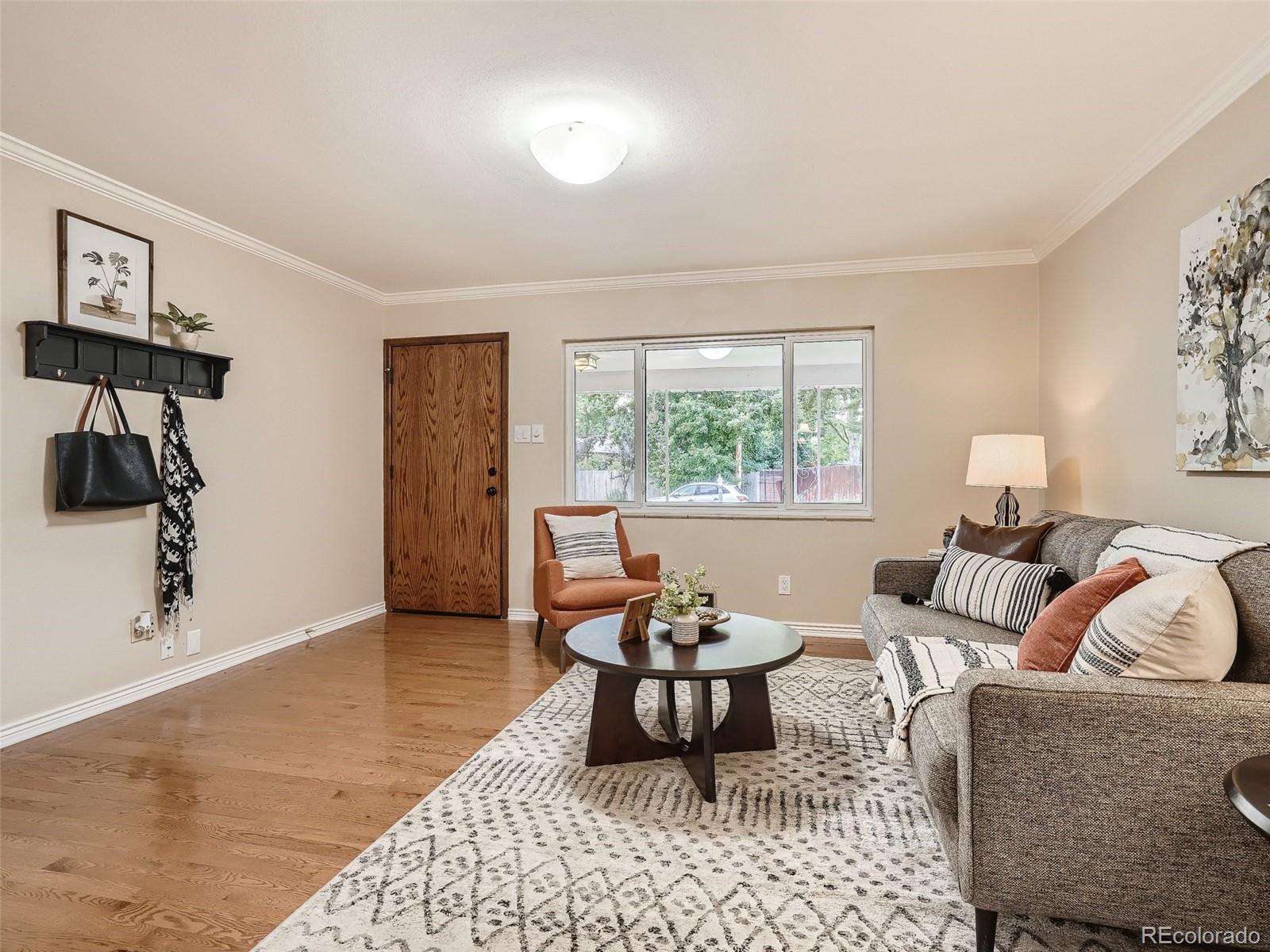 3064 S Zurich Court