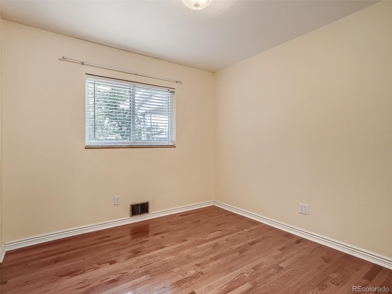 3064 S Zurich Court