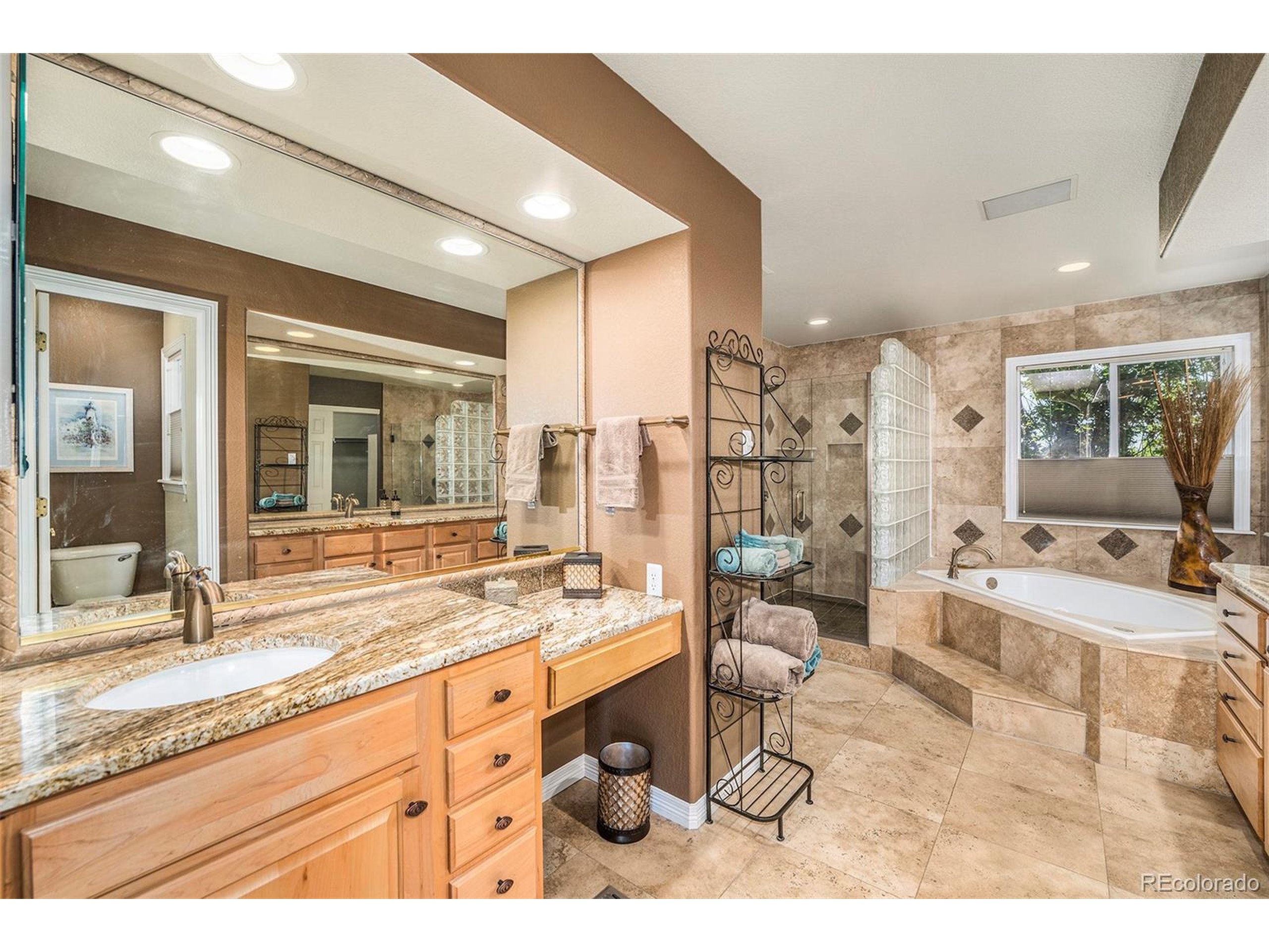 3822 Broadmoor Loop
