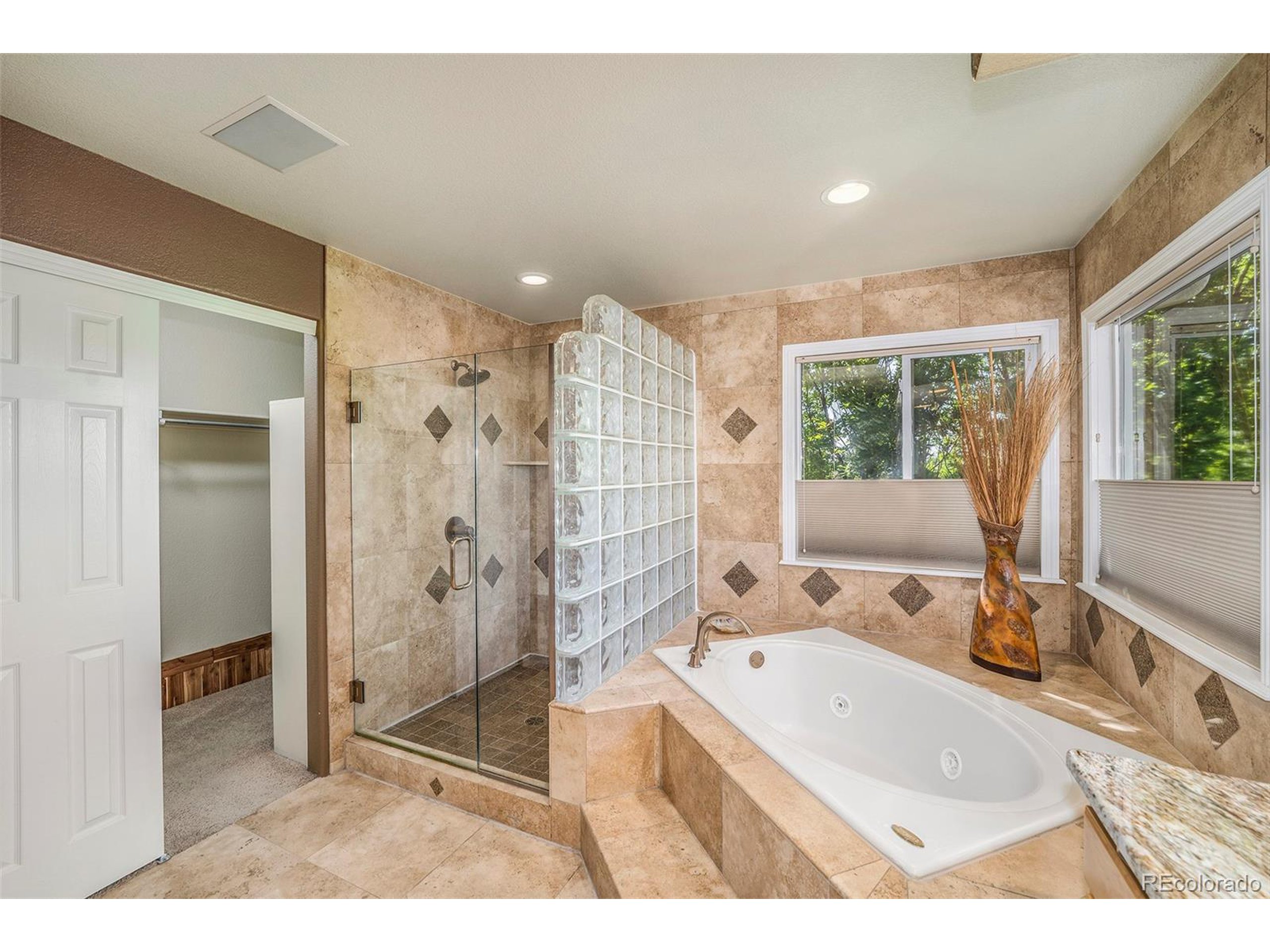 3822 Broadmoor Loop