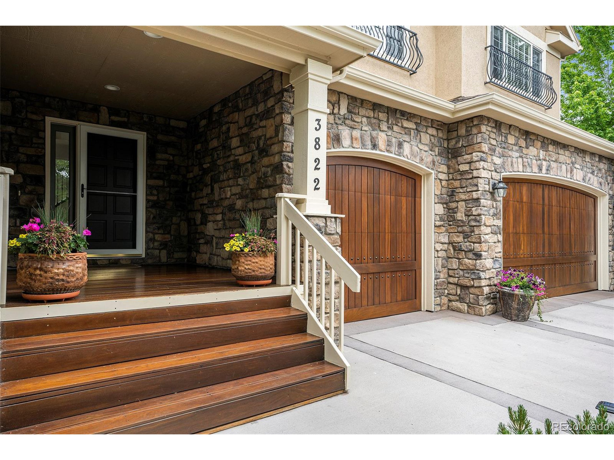 3822 Broadmoor Loop