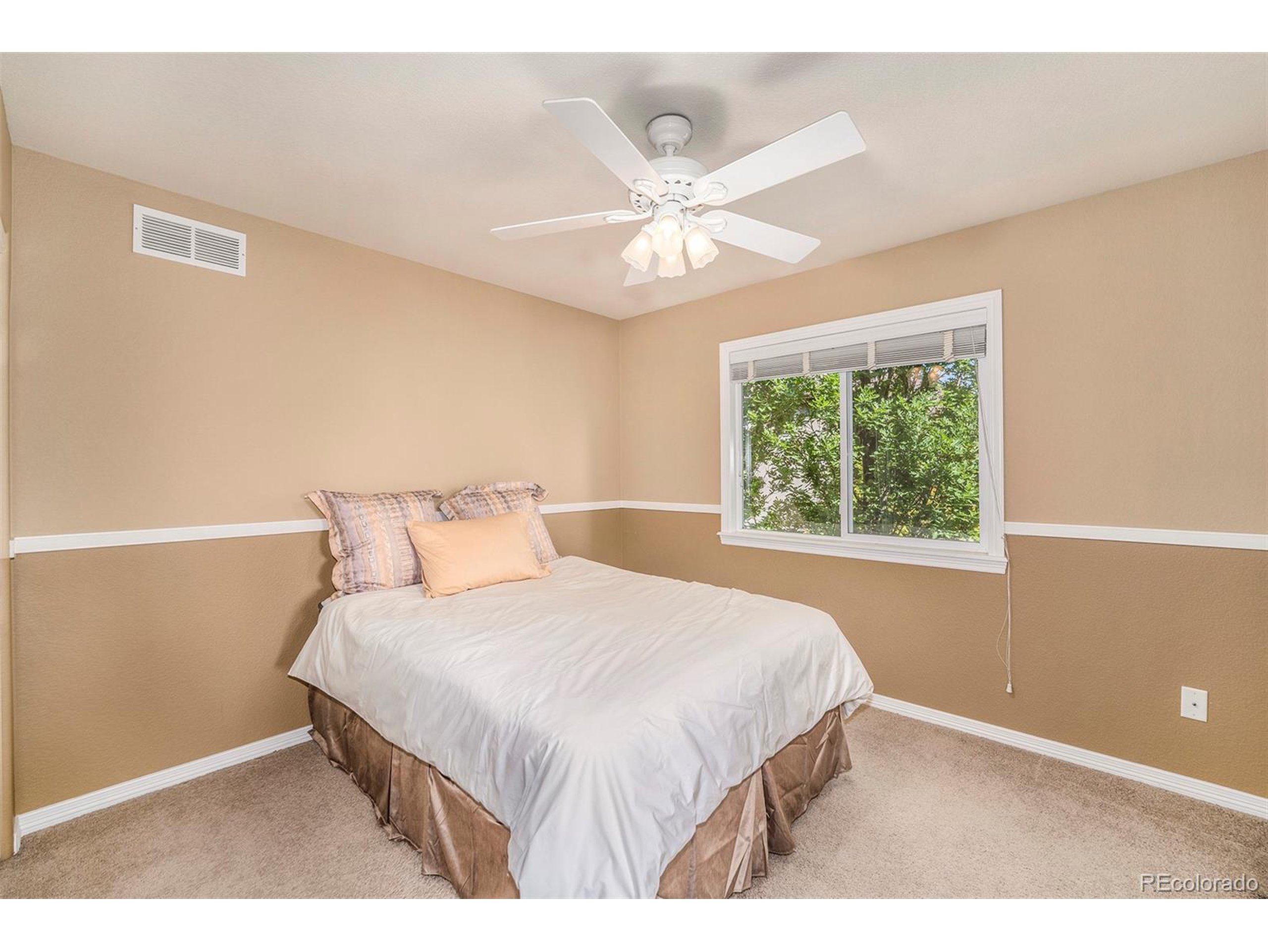 3822 Broadmoor Loop