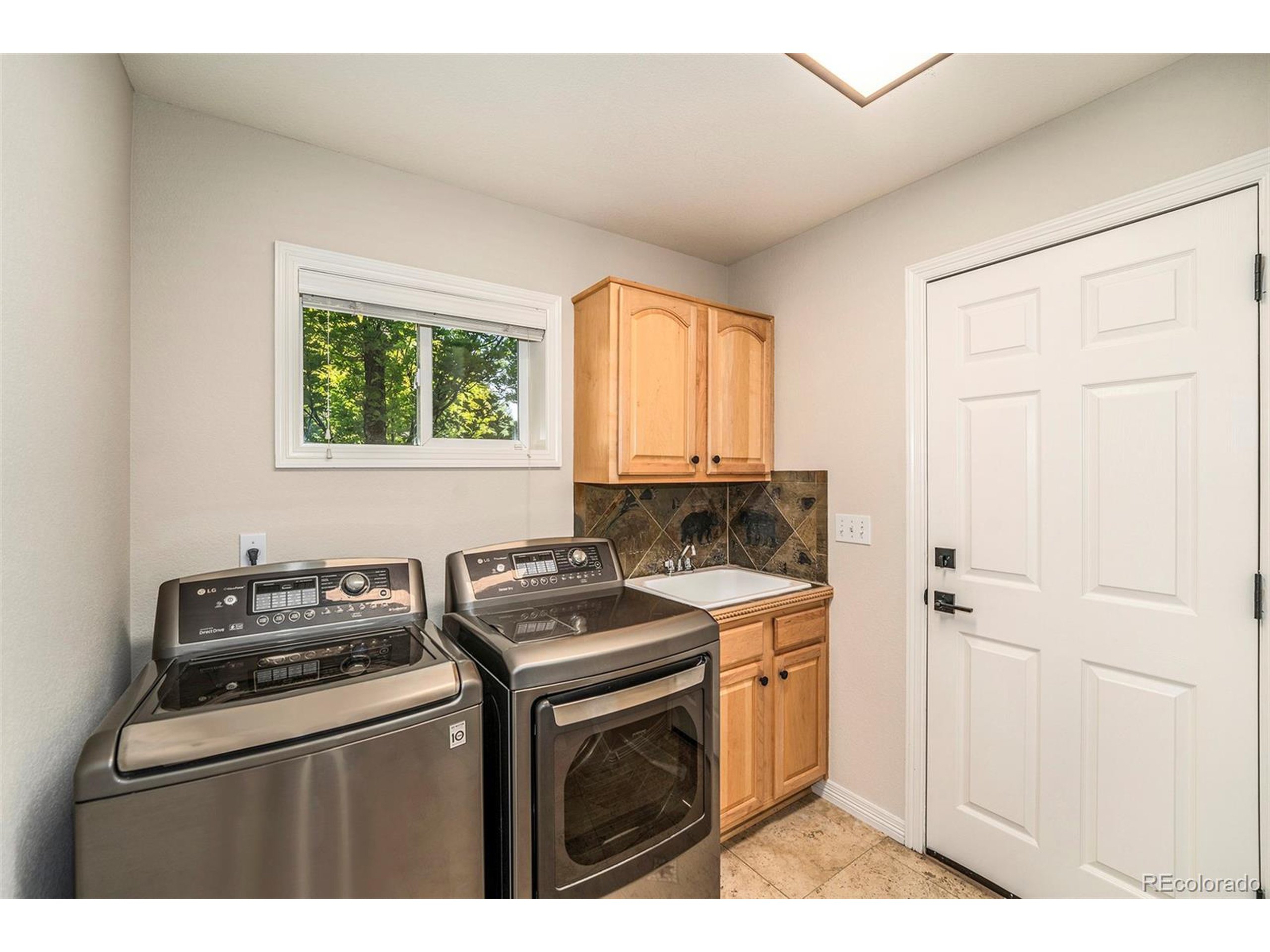 3822 Broadmoor Loop