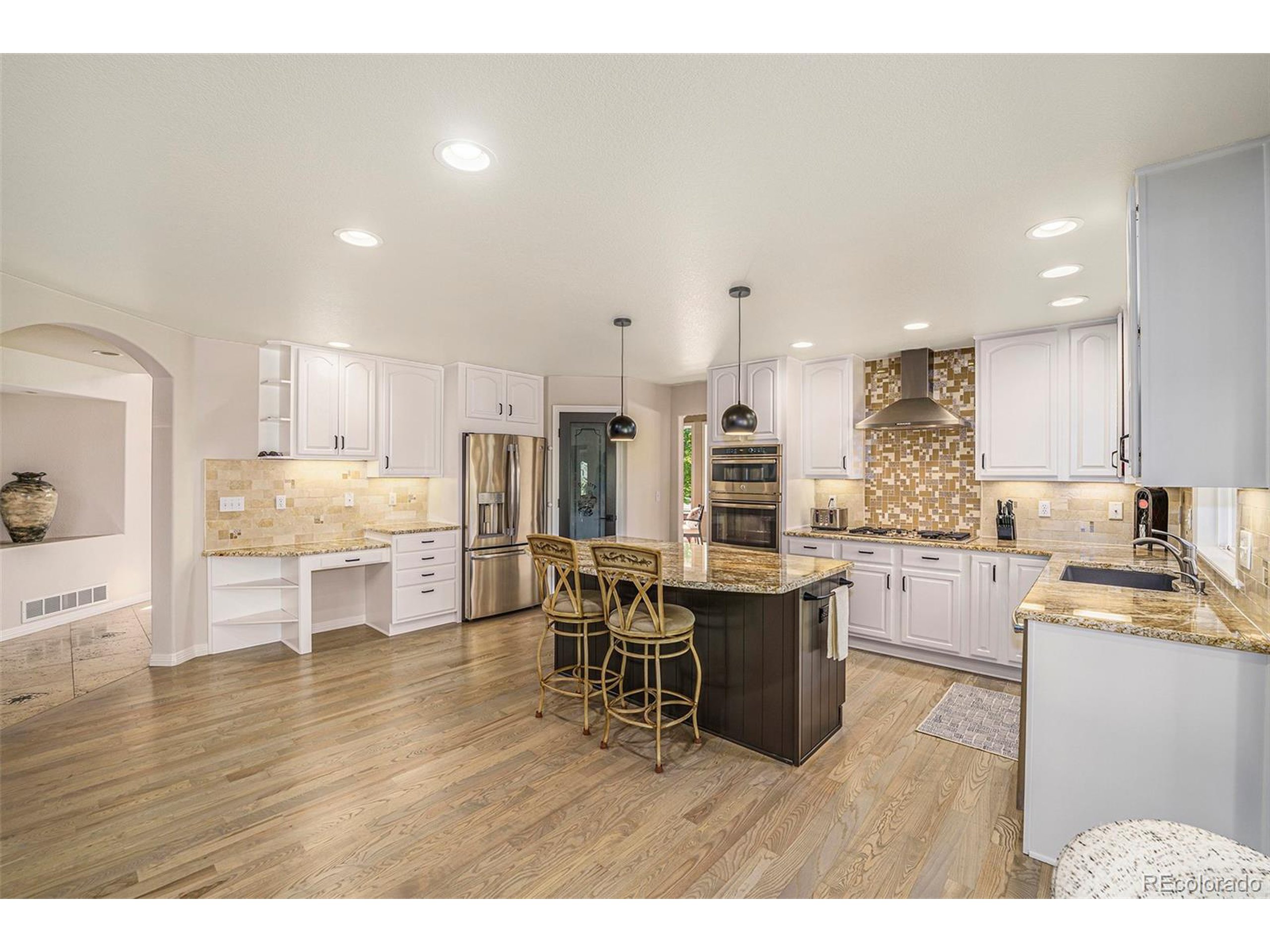 3822 Broadmoor Loop