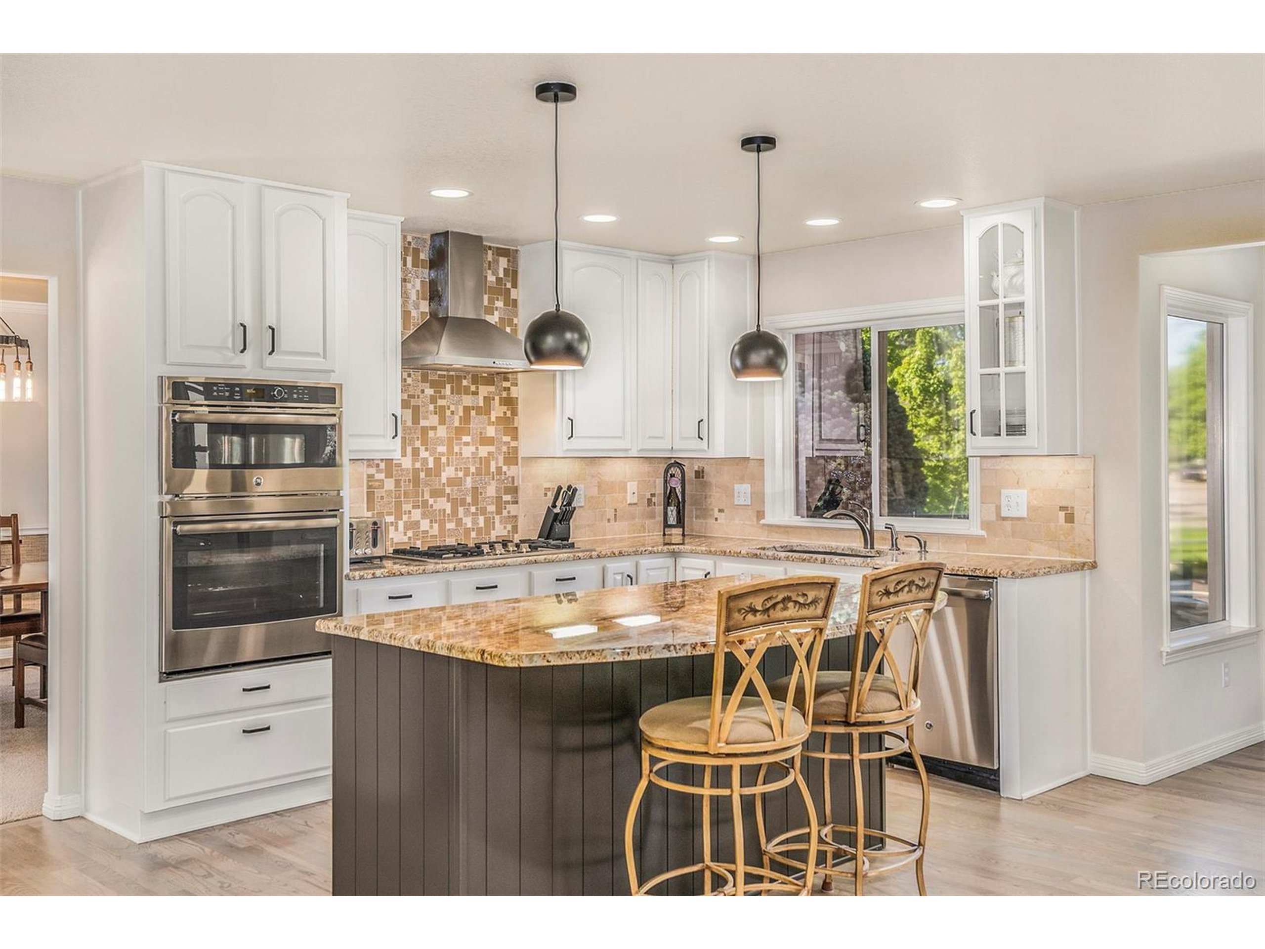 3822 Broadmoor Loop