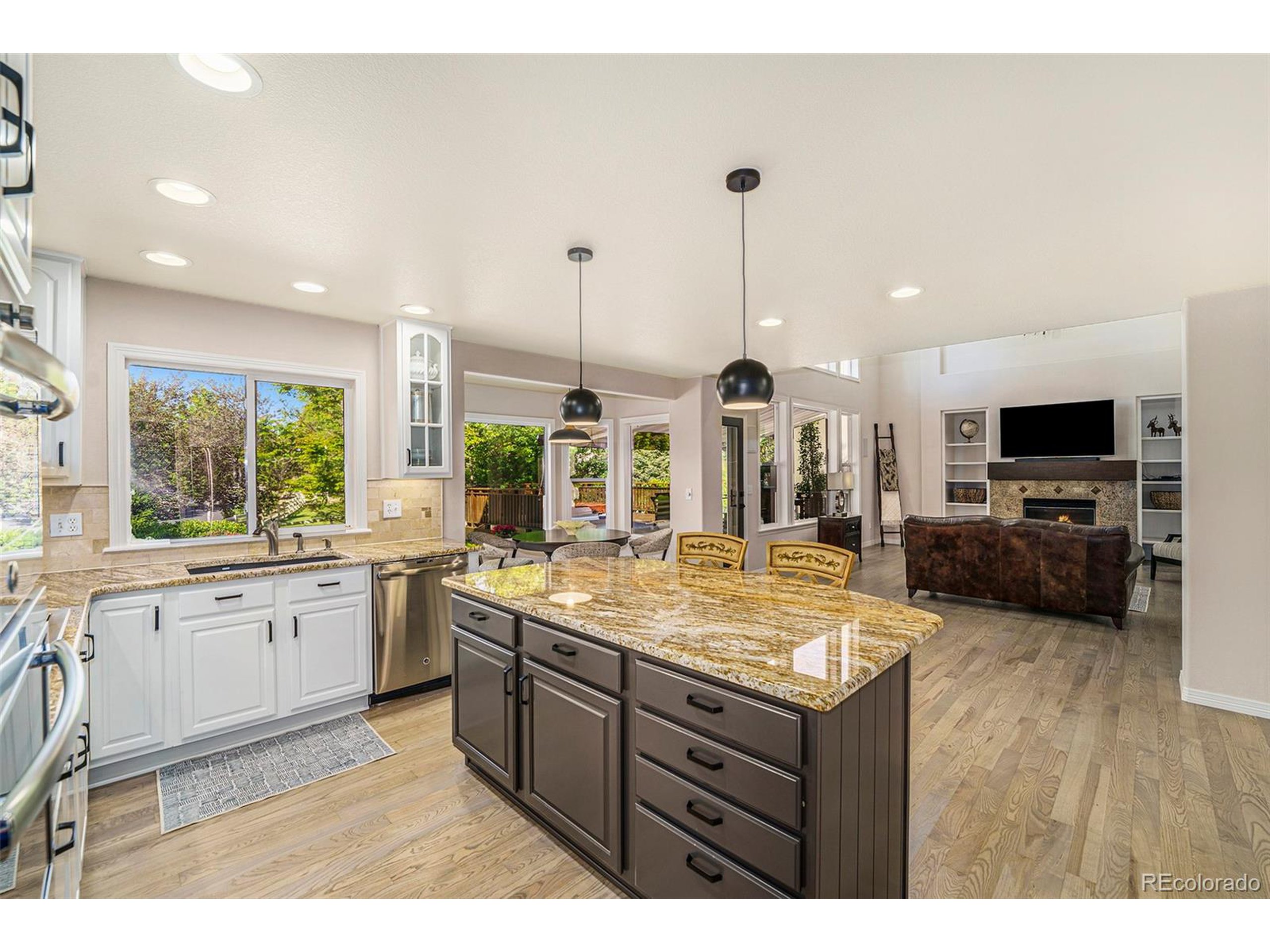 3822 Broadmoor Loop