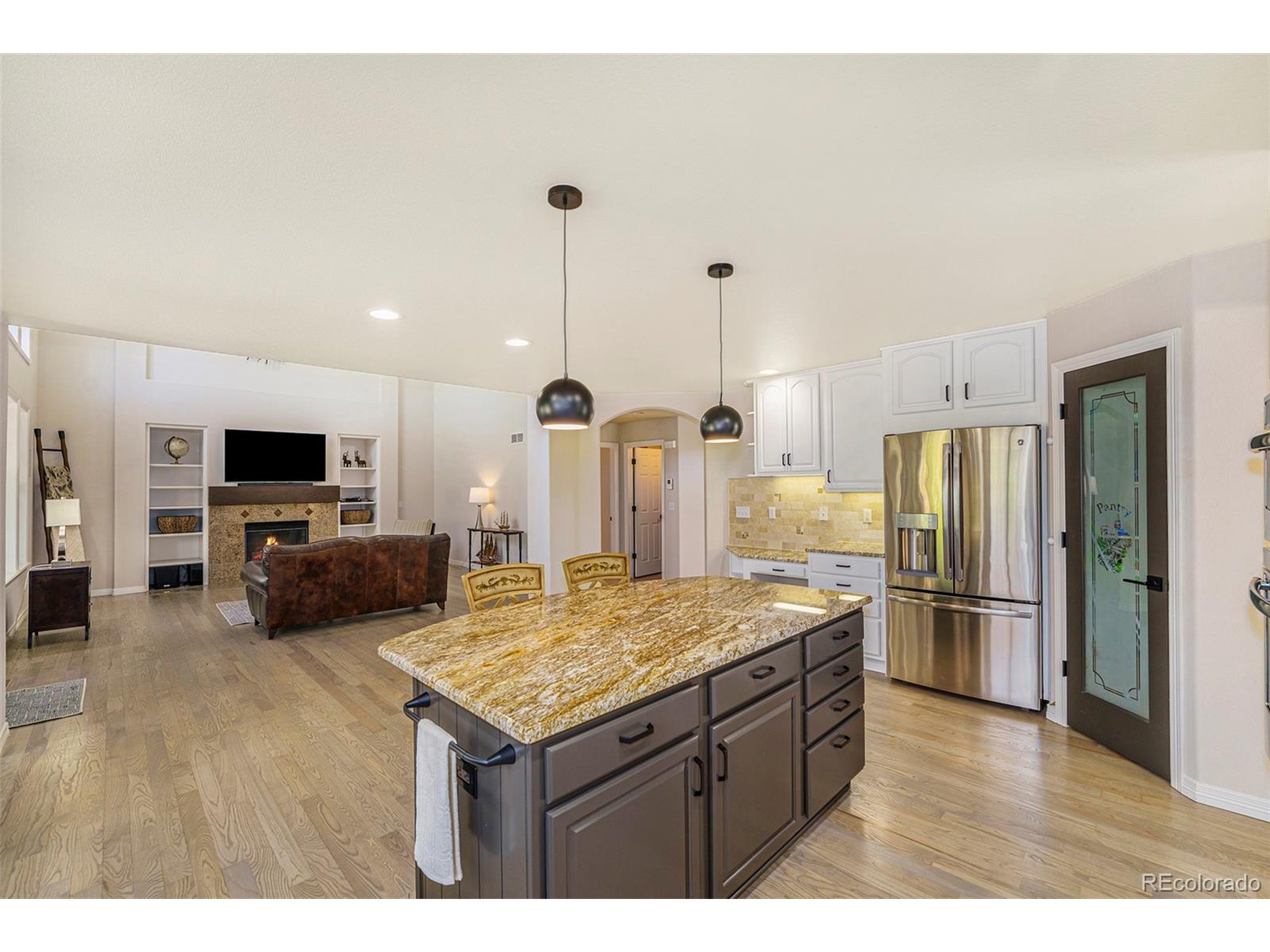 3822 Broadmoor Loop