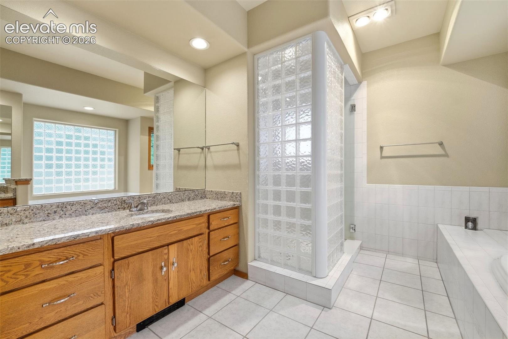 3925 Wavy Oak Drive