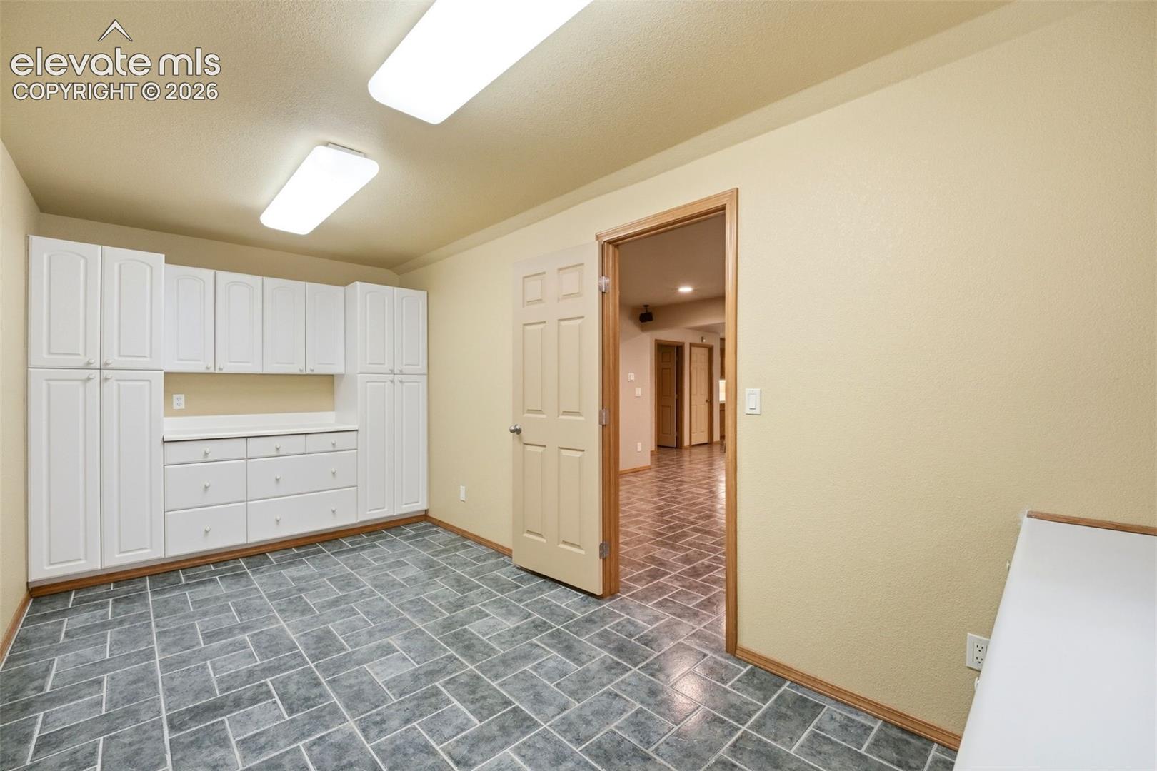 3925 Wavy Oak Drive