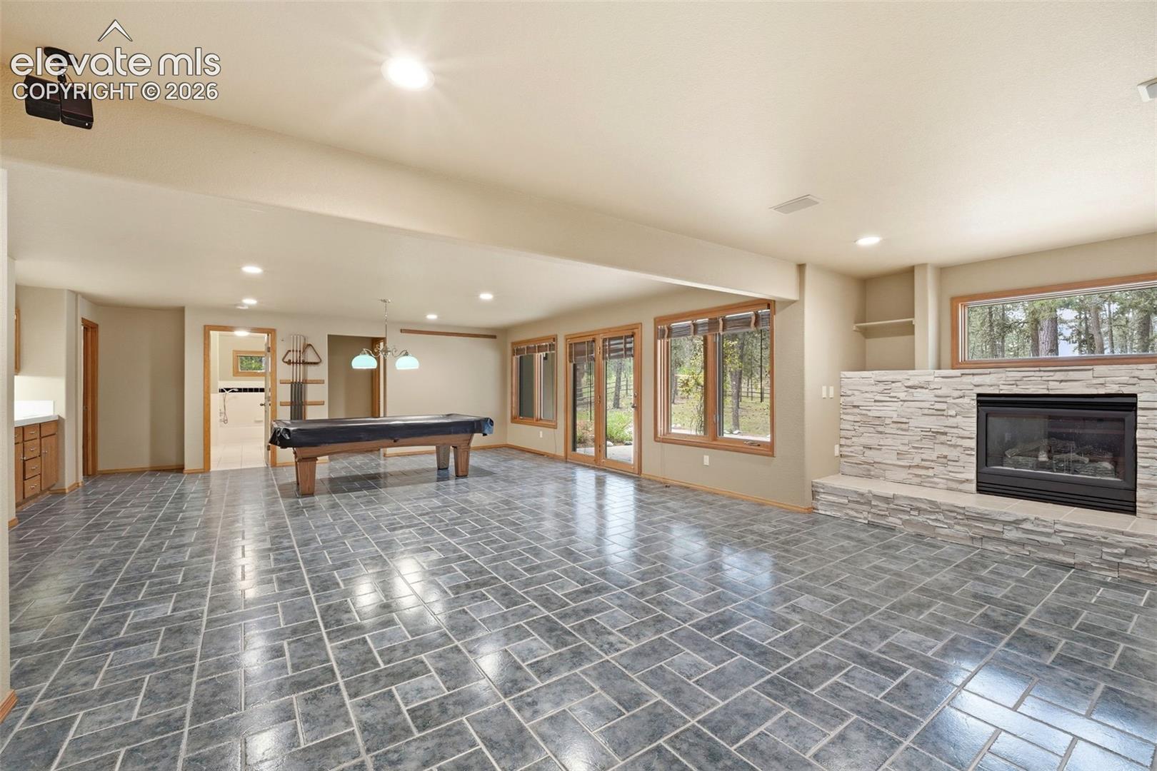 3925 Wavy Oak Drive