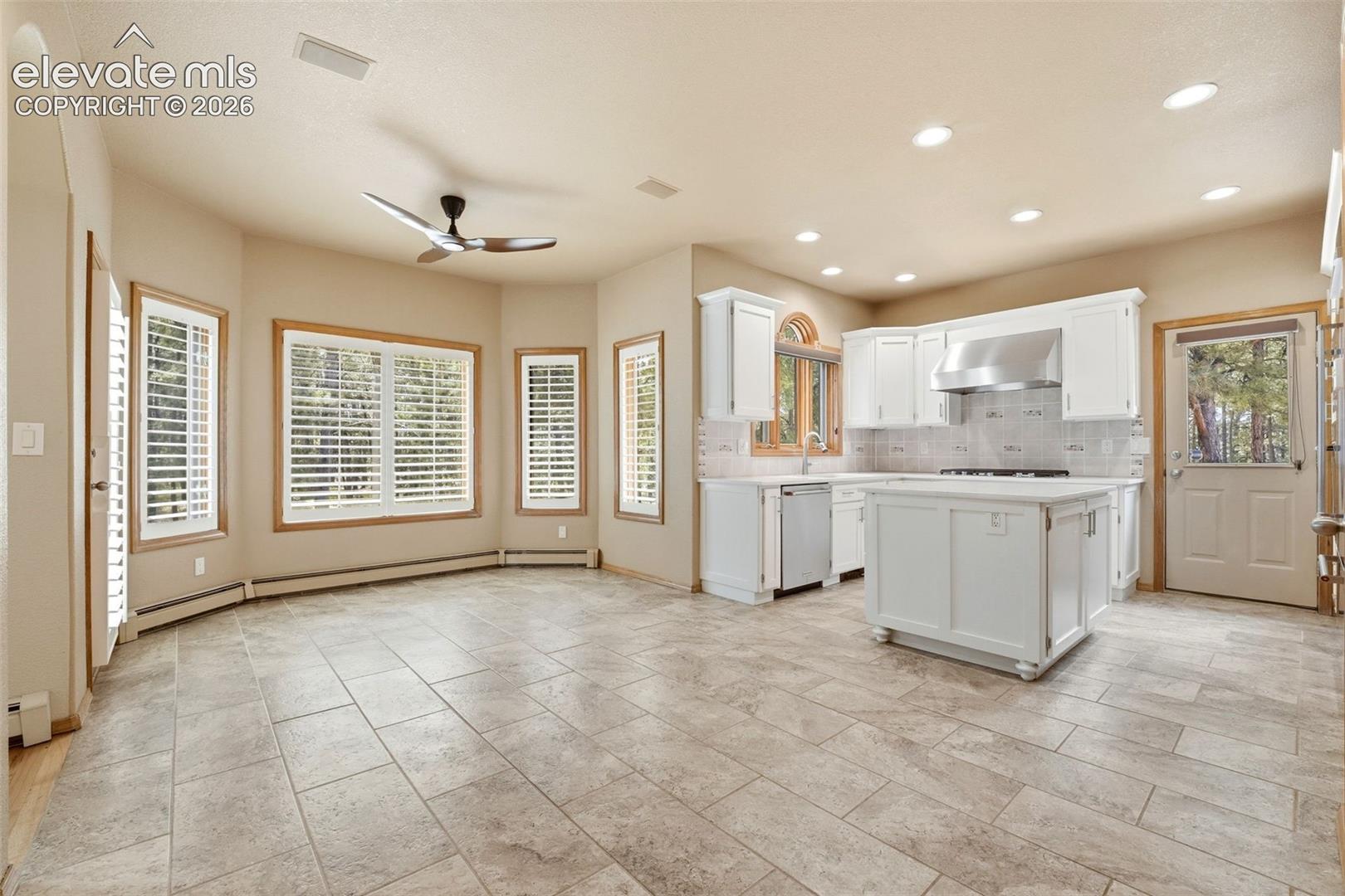 3925 Wavy Oak Drive