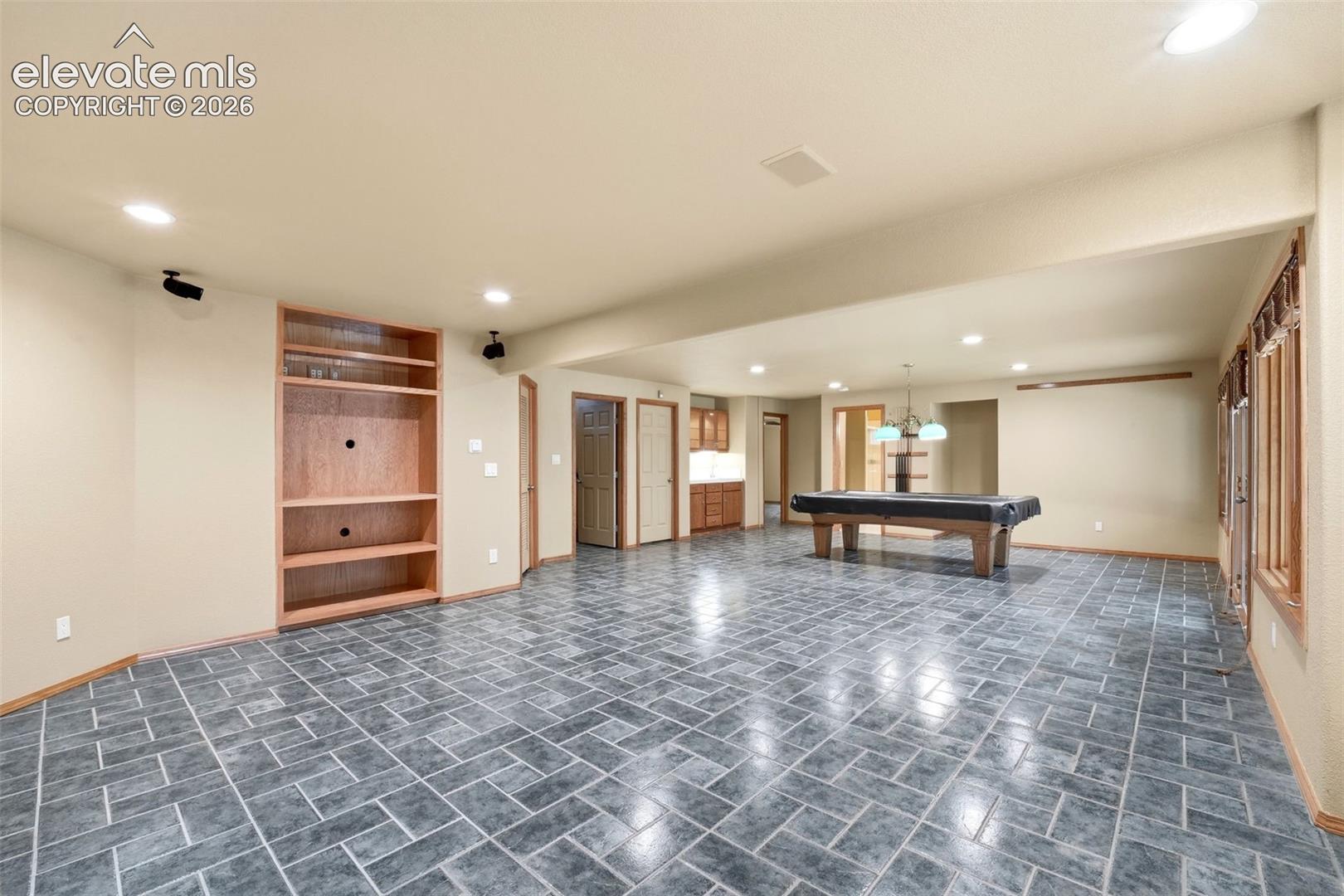 3925 Wavy Oak Drive