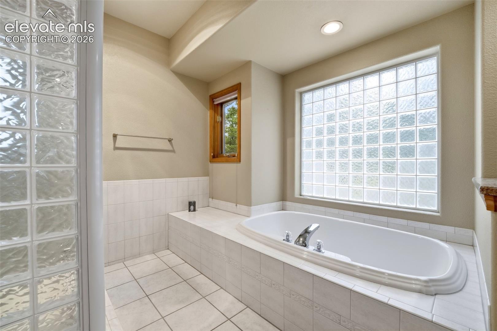 3925 Wavy Oak Drive